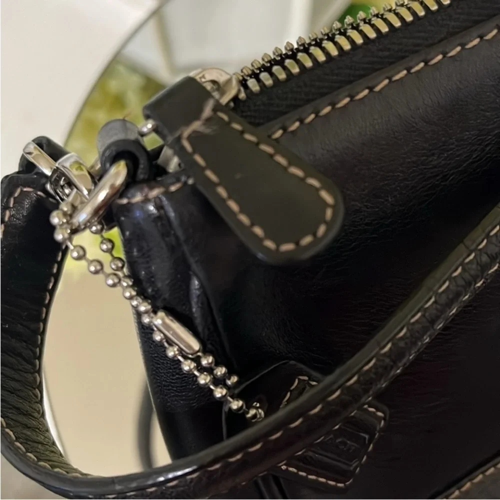 VINTAGE Coach Hampton Black Leather Demi Baguette Purse